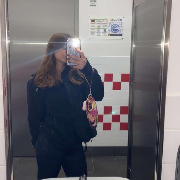 Meet your Posher, Chloe - Picture 8 of 8